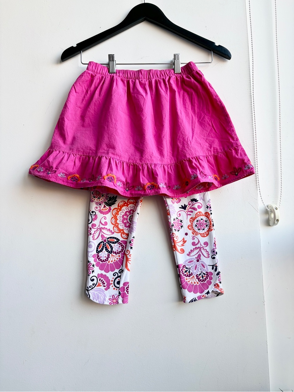 Bundle of 2 pc Gymboree Girls Paisley Leggings and Pink Floral Embroidered Skort